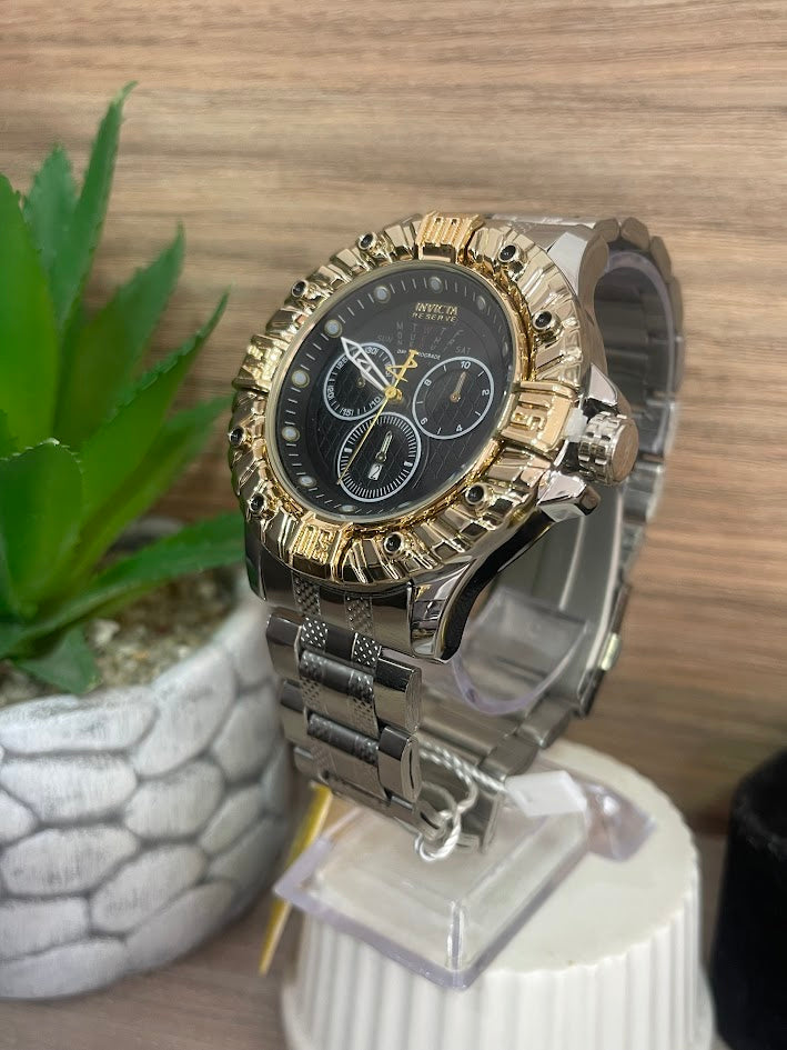 RELOJ INVICTA CABALLERO PLATEADO DETALLE DORADO