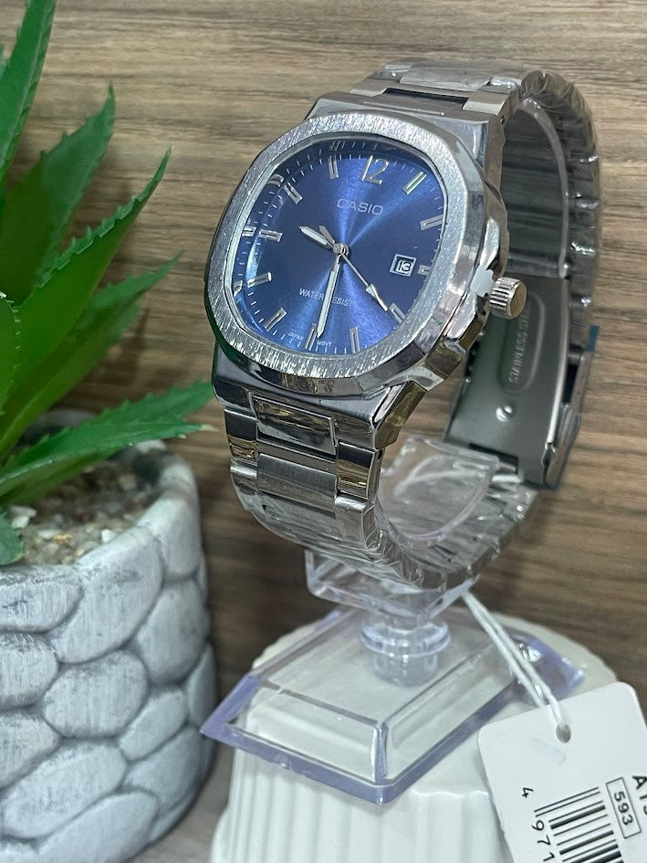 RELOJ CASIO CUADRADO PLATEADO ESFERA AZUL