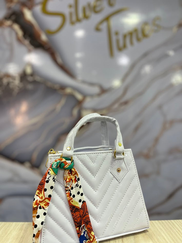 BOLSO BLANCO TIPO CARTERA CHAROL