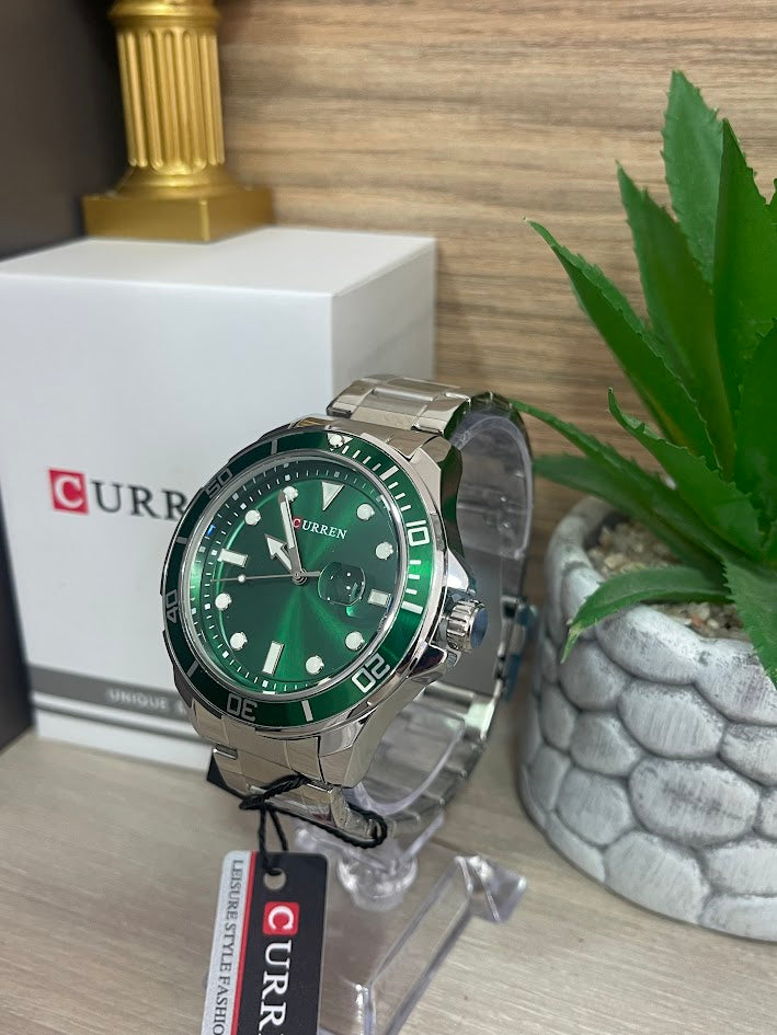 RELOJ CURREN PLATEADO FONDO Y ARO VERDE CON CALENDARIO