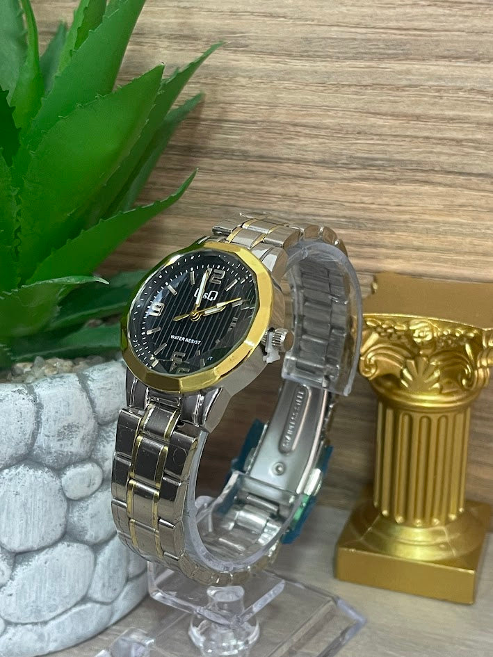 RELOJ QYQ DAMA BICOLOR ARO DORADO FONDO NEGRO DETALLES EN DORADO