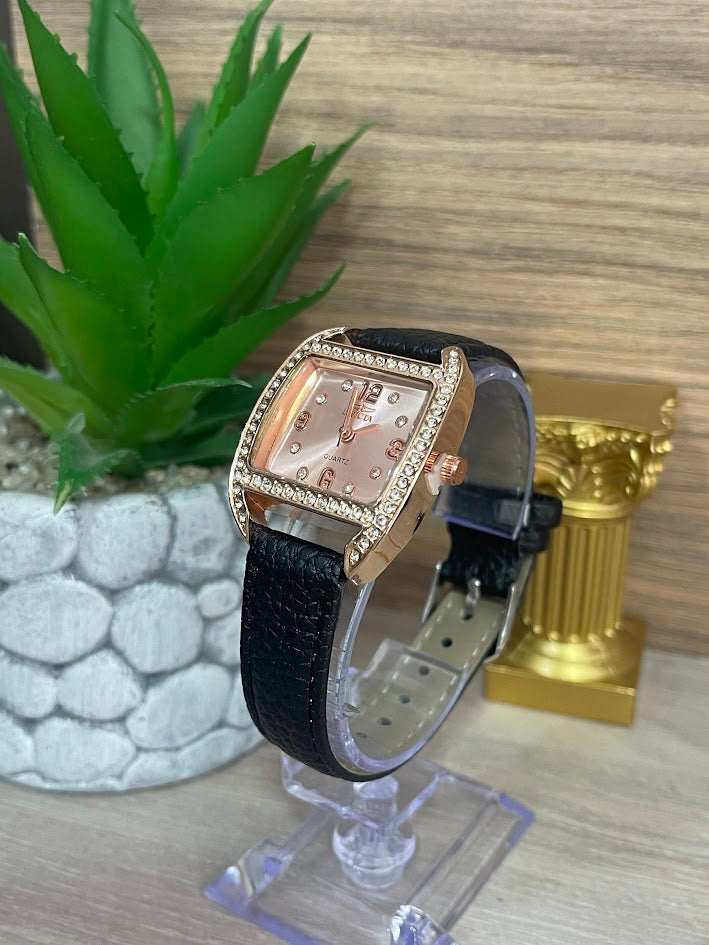 RELOJ DAMA CUADRADO ORO ROSA MANILLA DE CUERO NEGRA