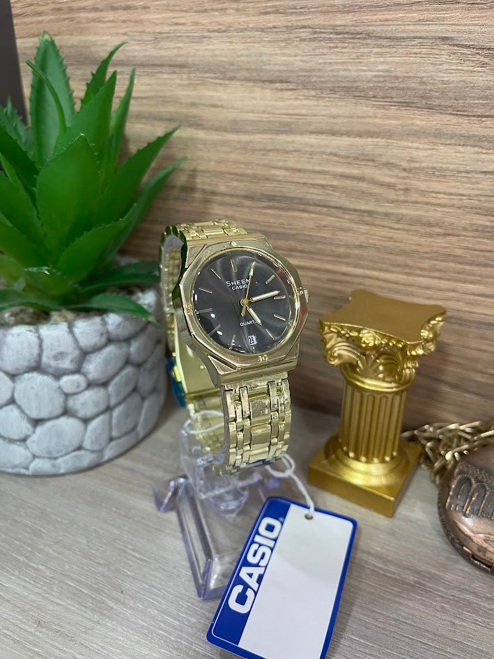 RELOJ CASIO SHEEN DAMA DORADO FONDO NEGRO CON CALENDARIO