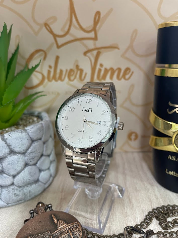 RELOJ QYQ PLATEADO ESFERA BLANCA CALENDARIO