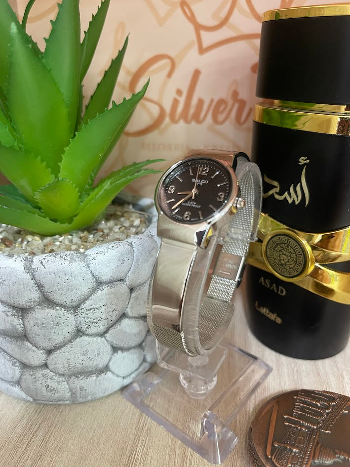 RELOJ SALCO DAMA PLATEADO ESFERA NEGRA MANILA PULCERA
