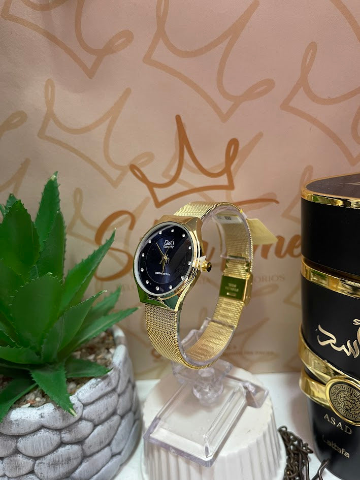 RELOJ QYQ DORADO FONDO AZUL EN MALLA