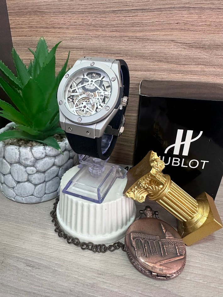 RELOJ HUBLOTPLATEADO ESFERA TRIBAL MANILLA CILICONA NEGRA
