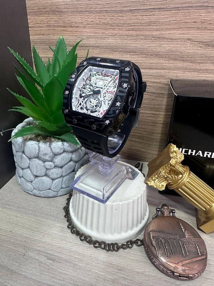 RELOJ RICHARD MILLE NEGRO DETALLES PLAREADOS ESFERA TRIBAL BLANCO