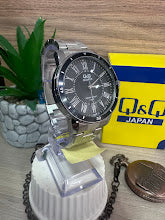 RELOJ Q&Q PLATEADO ESFERA NEGRA ARO NEGRO