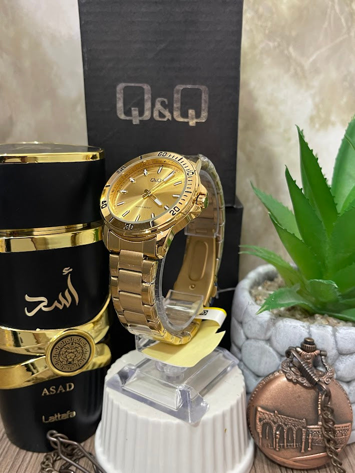 RELOJ QYQ CABALLERO DORADO DETALLES BLANCOS Y NEGROS