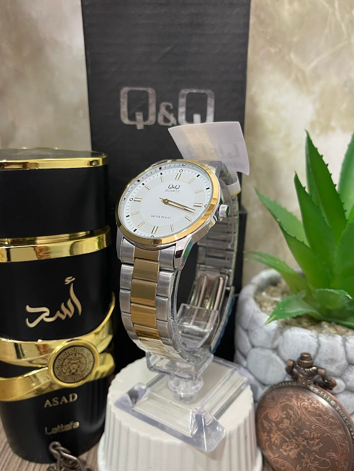 RELOJ QYQ CABALLERO BICOLOR DETALLES BLANCOS Y DORADOS