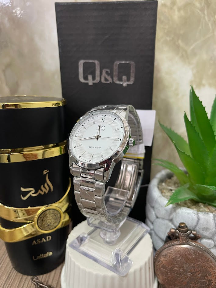 RELOJ Q&Q PLATEADO CARA BLANCA QR