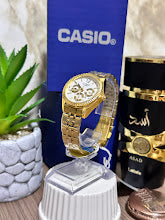 Casio Dama Dorado Esfera Blanca Borde en Relieve