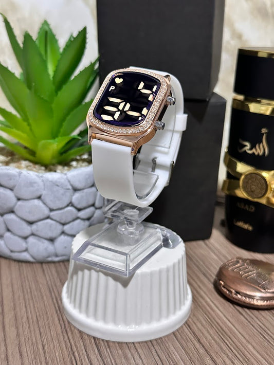 RELOJ DIGITAL CUADRADO DIAMANTADO MIXTO DORADO- VARIOS