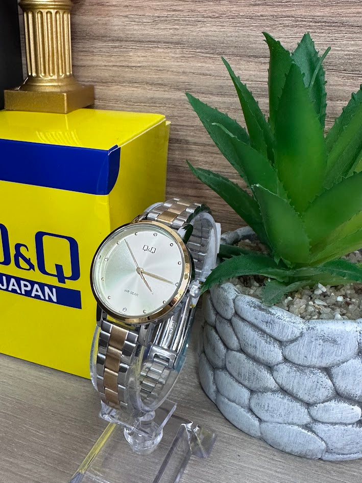 RELOJ QYQ DAMA REDONDO BICOLOR FONDO DORADO