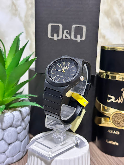 QYQ Negro Detalles Dorados Manilla Silicona Negra