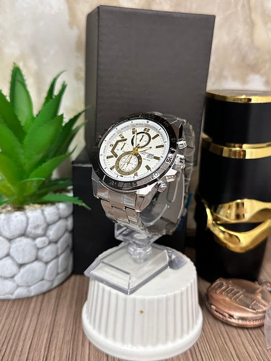 CASIO EDIFICE PLATEADO ESFERA BLANCA NUMEROS DORADOS CON CALENDARIO