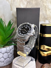 Q&Q METALICO PLATEADO ESFERA NEGRA