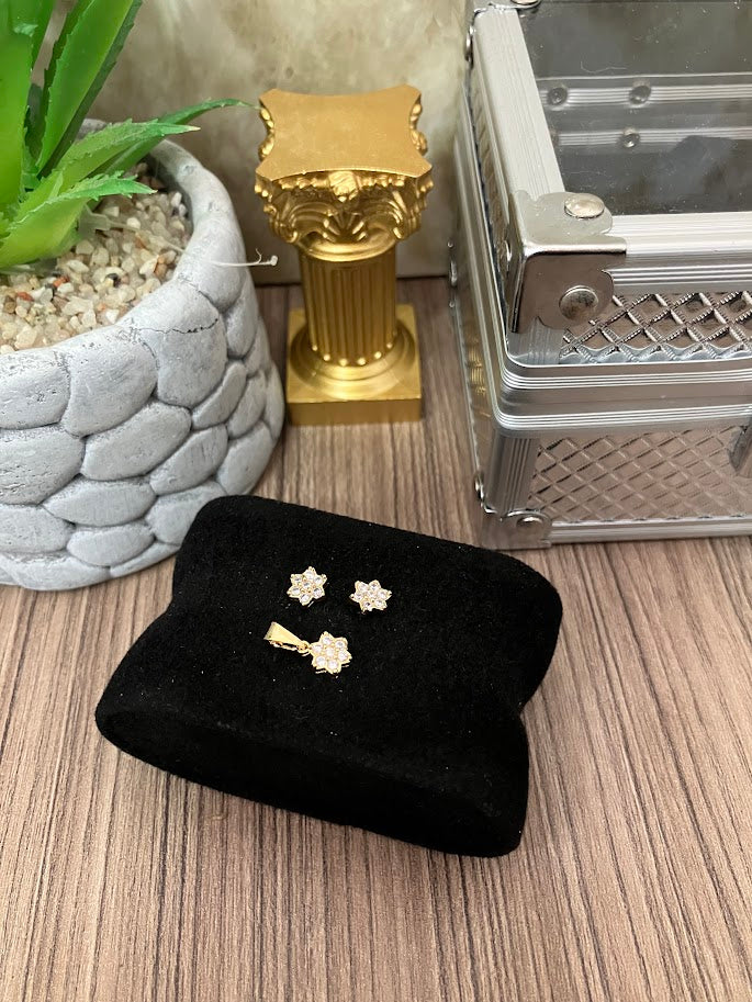 JUEGO FLOR CIRCON 6MM ORO LAMINADO