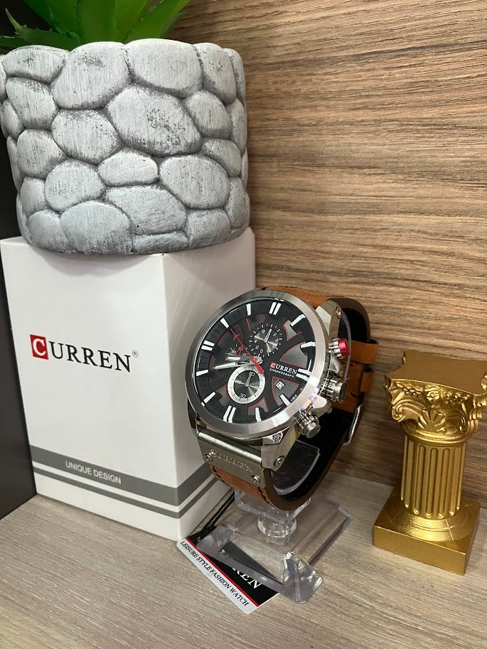 RELOJ CURREN CABALLERO MANILLA EN CUERO CAFE FONDO NEGRO CON CALENDARIO