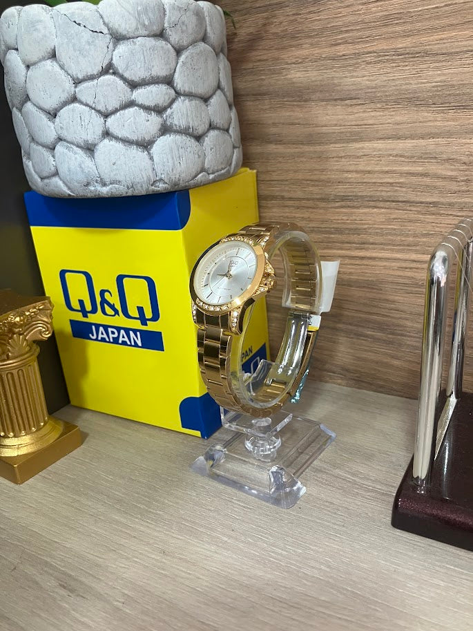 RELOJ QYQ DAMA DELICADO DORADO