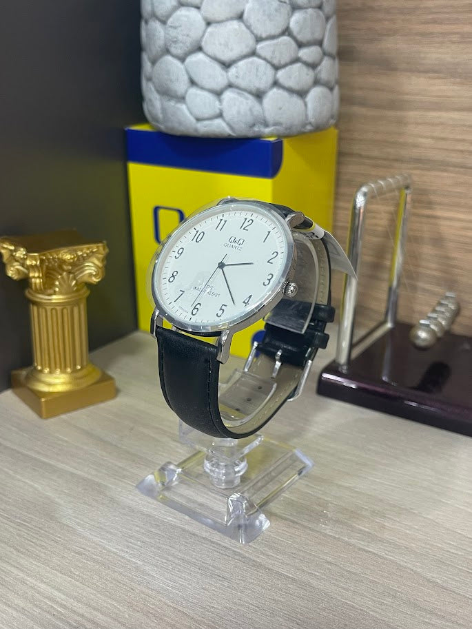 RELOJ QYQ CABALLERO MANILLA EN CUERO ESFERA BLANCA