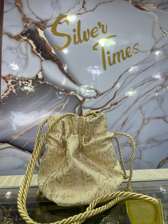 BOLSO DAMA TIPO MOCHILA BEISH CON DETALLES DORADOS