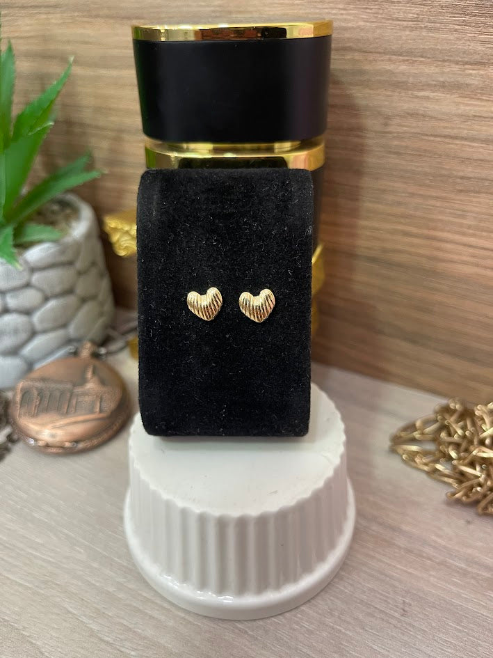 TOPO CORAZON RAYAS 9X8MM ORO LAMINADO