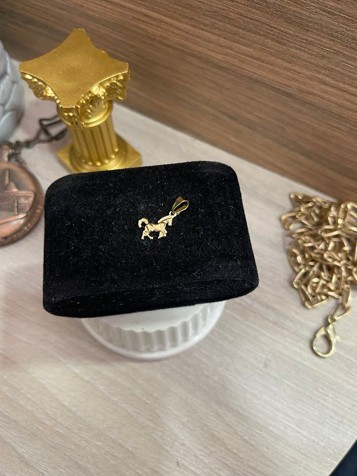 DIJE CABALLO LISO 10X19MM ORO LAMINADO