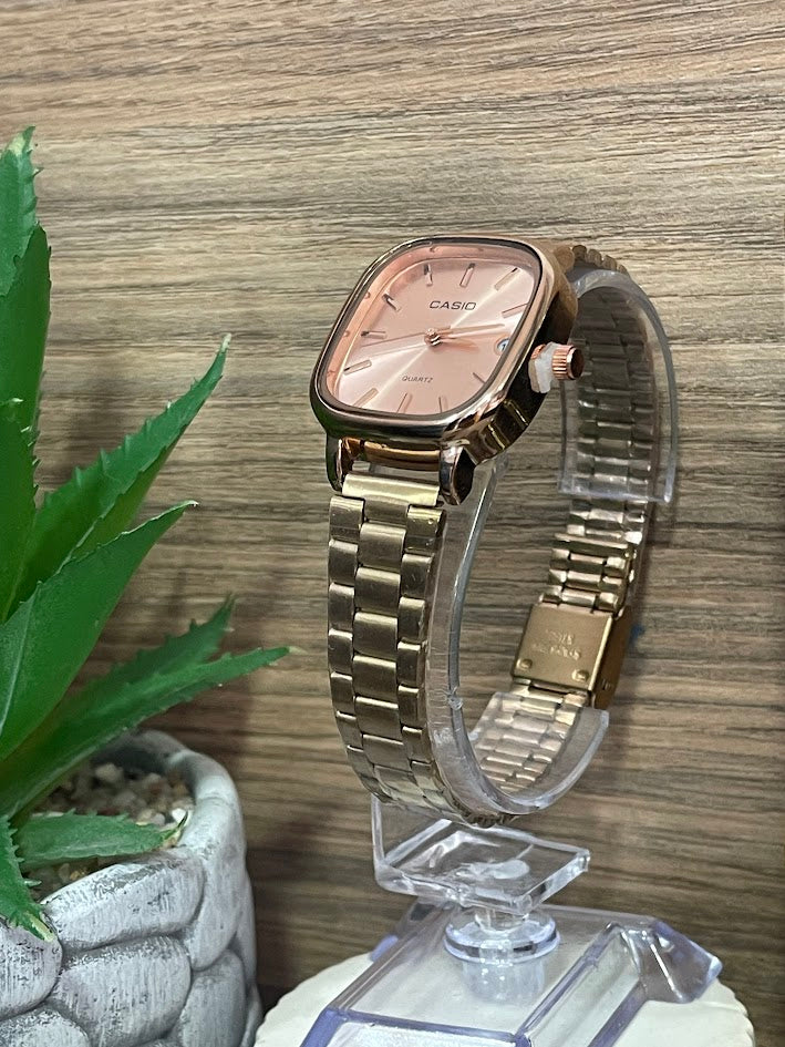 CASIO DAMA ORO ROSA CUADRADO