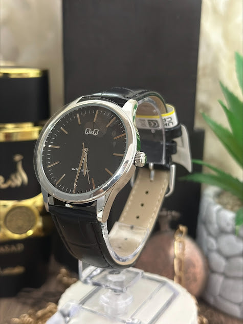 QYQ CABALLERO MANILLA DE CUERO FONDO NEGRO NUMEROS EN LINEAS