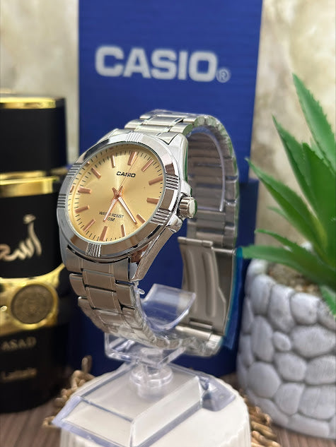 CASIO CABALLEROS PLATEADO ESFERA DORADA NUMEROS EN LINEAS ORO ROSA