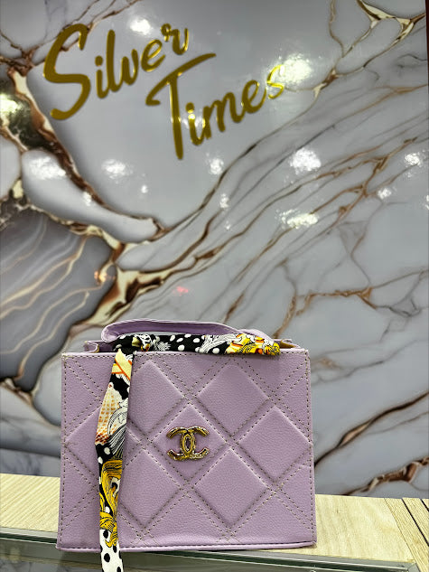 CARTERA CC MORADA INCLUYE CORREA