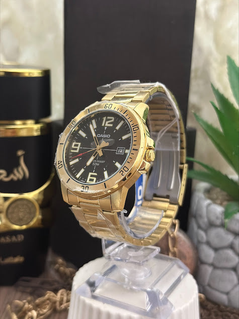 CASIO CABALLERO DORADO FONDO NEGRO NUMEROS BLANCOS