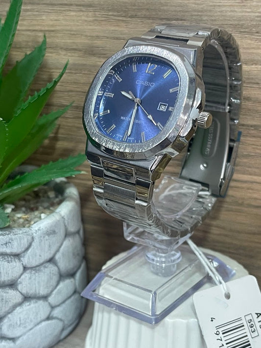 RELOJ CASIO CUADRADO PLATEADO ESFERA AZUL