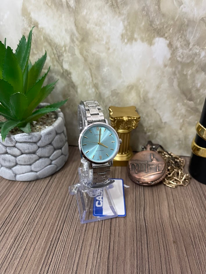 RELOJ CASIO DAMA PLATEADO FONDO AZUL MARINO