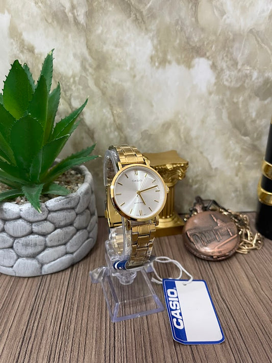 RELOJ CASIO DAMA DORADO FONDO PLATEADO
