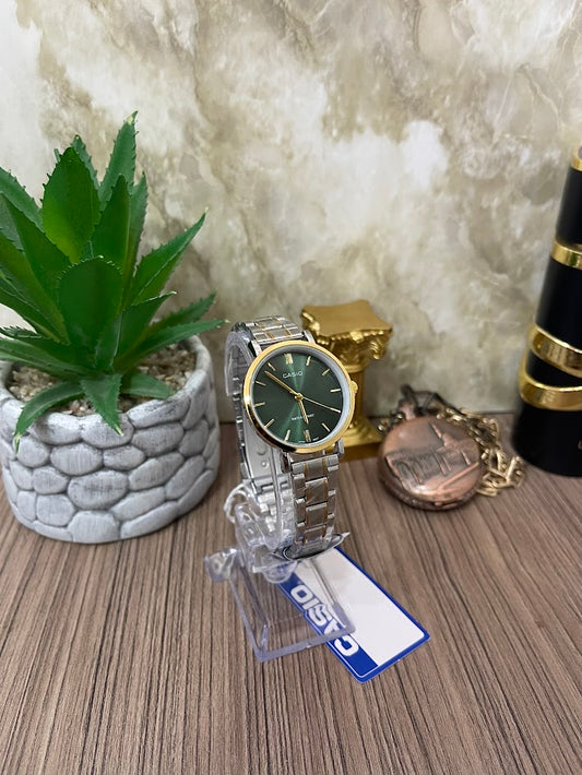 CASIO DAMA BICOLOR FONDO VERDE