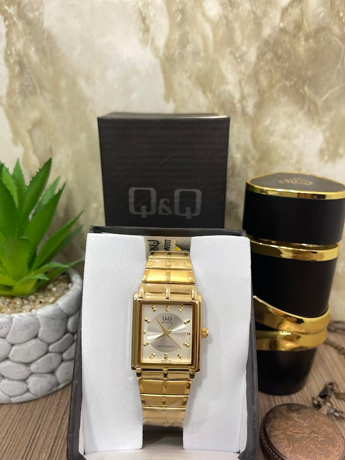 Q&Q ORIGINALL DORADO CUADRADO ESFERA BLANCA