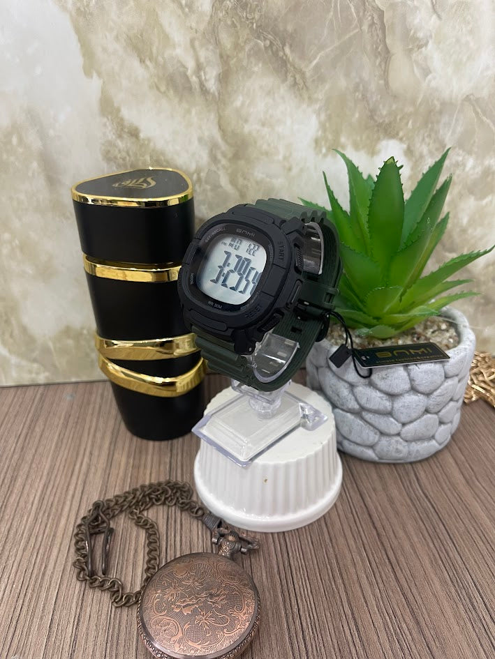 RELOJ DIGITAL CAJA NEGRA MANILLA VERDE SUMERGIBLE
