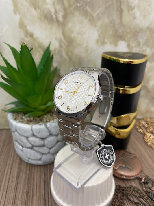 RELOJ LIMITED CABALLERO PLATEADO ESFERA BLANCA NUMEROS DORADOS