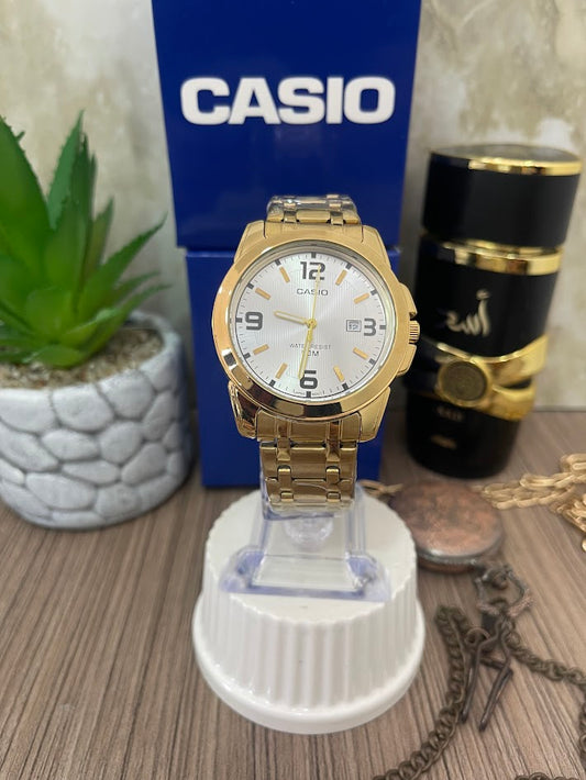CASIO CABALLERO DORADO ESFERA PLATEADA NUMEROS NEGROS CALENDARIO