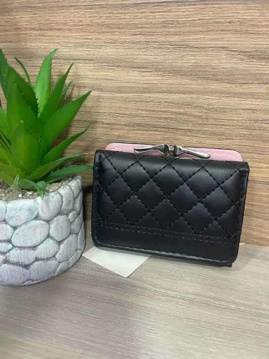 BILLETERA DAMA NEGRA CON ROSADO