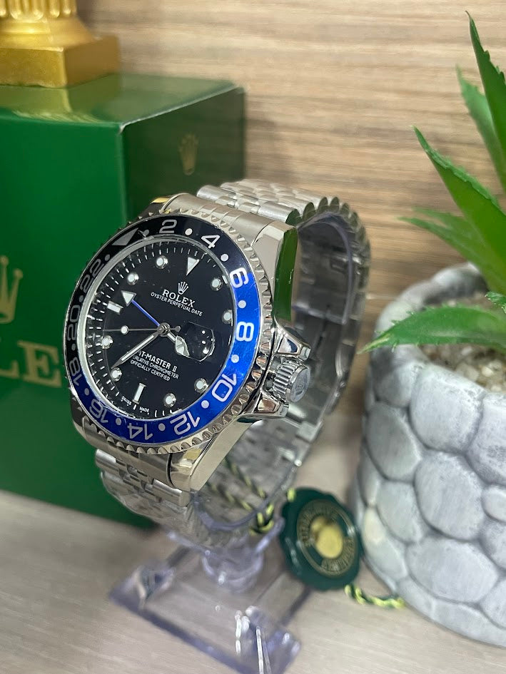 RELOJ ROLEX CABALLERO PLATEADO ARO AZUL CON NEGRO FONDO NEGRO CON CALENDARIO