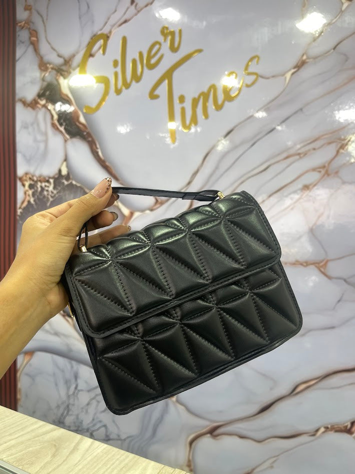 CARTERA MEDIADA NEGRA INCLUYE DOS CORREAS