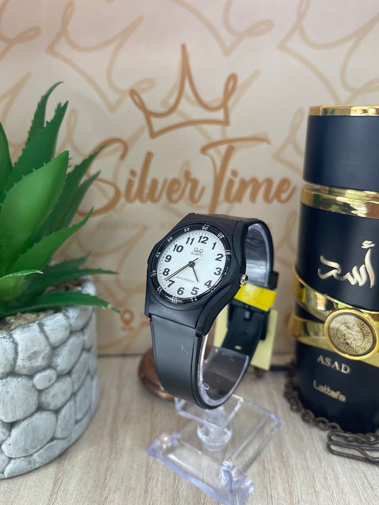 RELOJ QYQ PLASTICO ARO CON NUMEROS ESFERA BLANCA