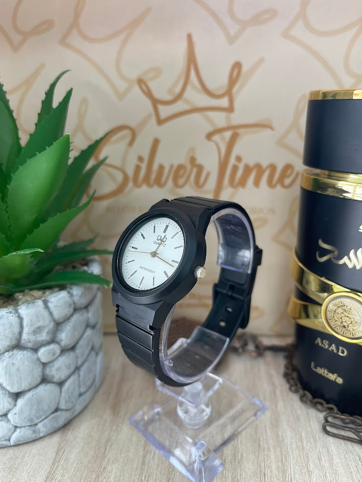 RELOJ QYQ PLASTICO NEGRO ESFERA BLANCA