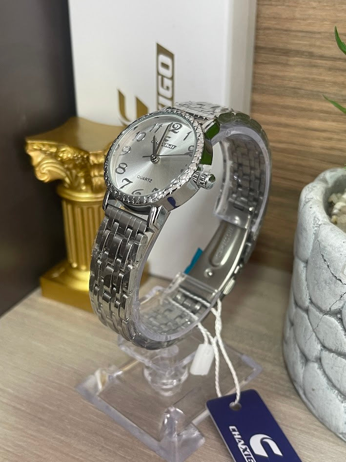 RELOJ CHAXIGO DAMA PLATEADO FONDO BLANCO