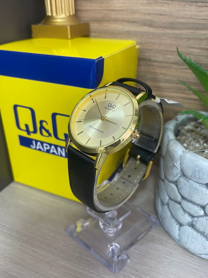 RELOJ QYQ DORADO FONDO DORADO MANILLA DE CUERO