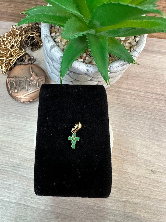 DIJE CRUZ MINI CIRCON VERDE ORO LAMINADO